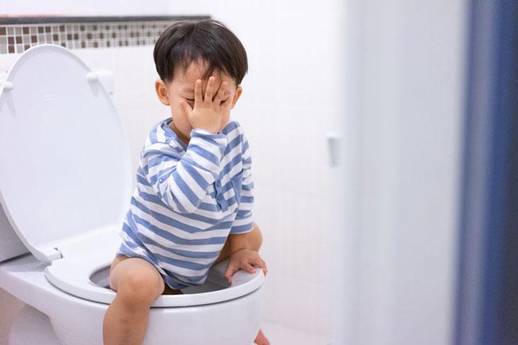BÉ ĂN DẶM BỊ TÁO BÓN PHẢI LÀM SAO? CÁCH ĐIỀU TRỊ VÀ PHÒNG NGỪA HIỆU QUẢ